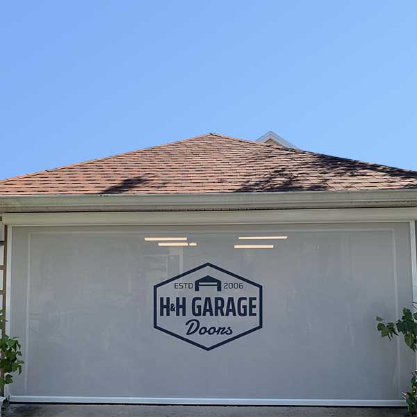 screened in garage
