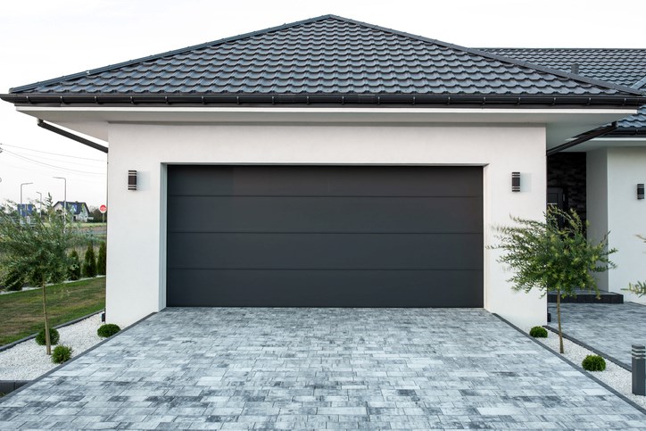 Contemporary house with dark gray garage door in Orlando and Central Florida